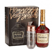 Коньяк Hennessy V.S в подарочном наборе с шейкером, 0.7 л